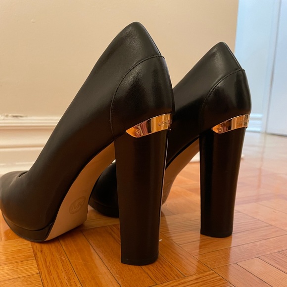 Woman heels Michael kors black Leather size 7 - Picture 3 of 3